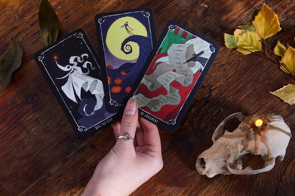 Паперова книга «The Nightmare Before Christmas Tarot Deck and Guidebook», автор Мінерва Сігель - фото №1