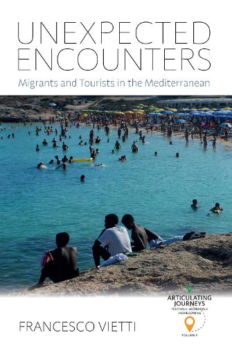 Бумажная книга «Unexpected Encounters: Migrants and Tourists in the Mediterranean», автор Франческо Вьетти - фото №1