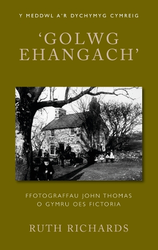 Бумажная книга «‘Golwg Ehangach’: Ffotograffau John Thomas o Gymru Oes Fictoria», автор Рут Ричардс - фото №1