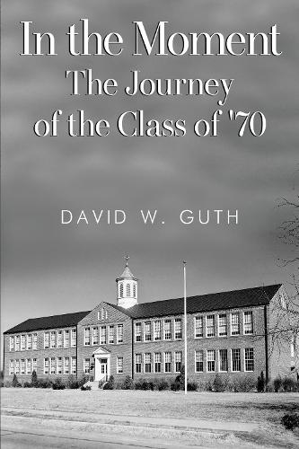 Бумажная книга «In the Moment: The Journey of the Class of '70», автор Дэвид В. Гут - фото №1