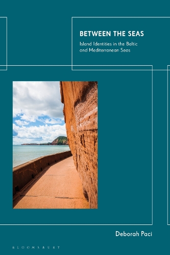 Бумажная книга «Between the Seas: Island Identities in the Baltic and Mediterranean Seas», автор Дебора Пачи - фото №1