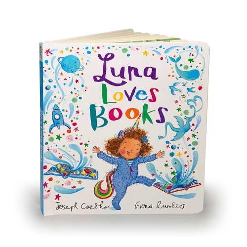 Бумажная книга «Luna Loves Books», автор Джозеф Коэльо - фото №1
