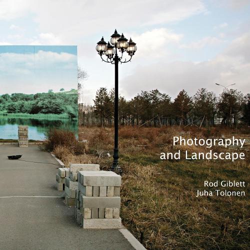 Паперова книга «Photography and Landscape», авторів Юха Толонен, Род Гіблетт - фото №1