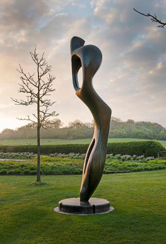Паперова книга «Henry Moore: Monumental Nature», автор Лора Бруні - фото №1