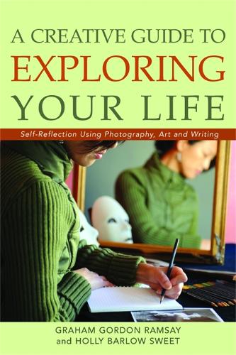 Бумажная книга «A Creative Guide to Exploring Your Life: Self-Reflection Using Photography, Art, and Writing», авторов Грэм Рамзи, Холли Свит - фото №1