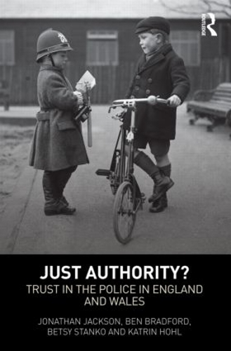 Паперова книга «Just Authority?: Trust in the Police in England and Wales», авторів Бен Бредфорд, Бетсі Станко, Джонатан Джексон, Катрін Хол - фото №1