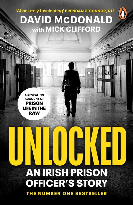 Паперова книга «Unlocked: An Irish Prison Officer's Story», авторів Девід Макдональд, Мік Кліффорд - фото №1