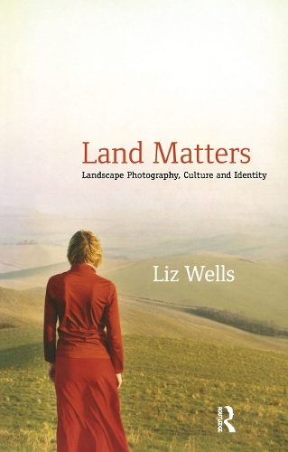 Паперова книга «Land Matters: Landscape Photography, Culture and Identity», автор Ліз Уеллс - фото №1