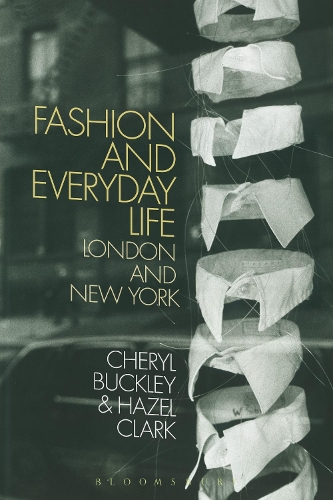 Бумажная книга «Fashion and Everyday Life: London and New York», авторов Шерил Бакли, Хейзел Кларк - фото №1