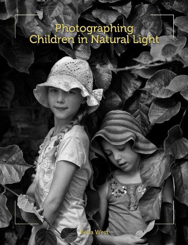 Бумажная книга «Photographing Children in Natural Light», автор Белла Уэст - фото №1