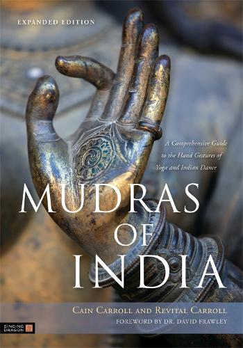 Бумажная книга «Mudras of India: A Comprehensive Guide to the Hand Gestures of Yoga and Indian Dance», авторов Кейн Кэрролл, Ревитал Кэрролл - фото №1