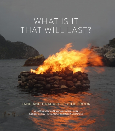 Бумажная книга «What is it that will last?: Land and tidal art of Julie Brook», авторов Александра Харрис, Роберт Макфарлейн - фото №1