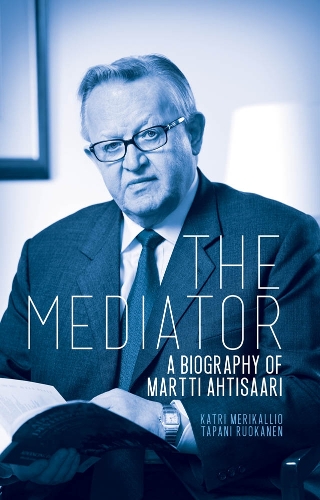 Паперова книга «The Mediator: A Biography of Martti Ahtisaari», авторів Катрі Мерікалліо, Тапані Руоканен - фото №1
