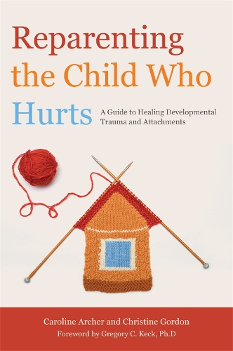 Бумажная книга «Reparenting the Child Who Hurts: A Guide to Healing Developmental Trauma and Attachments», авторов Кэролайн Арчер, Кристин Гордон - фото №1
