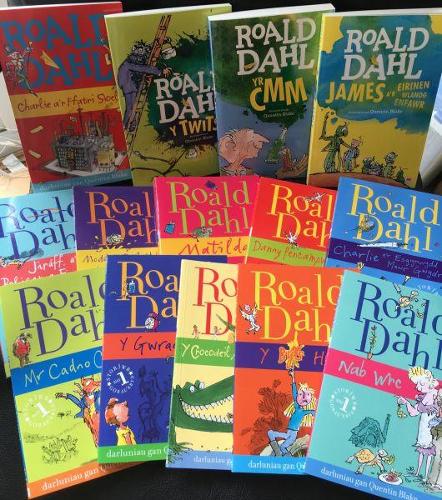 Бумажная книга «Roald Dahl - Casgliad Mawr (14)», автор Роальд Даль - фото №1