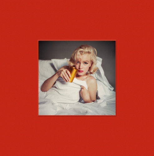 Бумажная книга «The Essential Marilyn Monroe - The Bed Print: Milton H. Greene: 50 Sessions», автор Джошуа Грин - фото №1