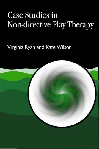 Бумажная книга «Case Studies in Non-directive Play Therapy», авторов Кейт Уилсон, Вирджиния Райан - фото №1