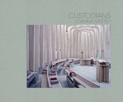 Паперова книга «Custodians», авторів Александр Стюарт, Джоанна Вестей, Рассел Робертс - фото №1