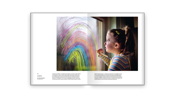 Бумажная книга «Hold Still. A Portrait of our Nation in 2020» - фото №1