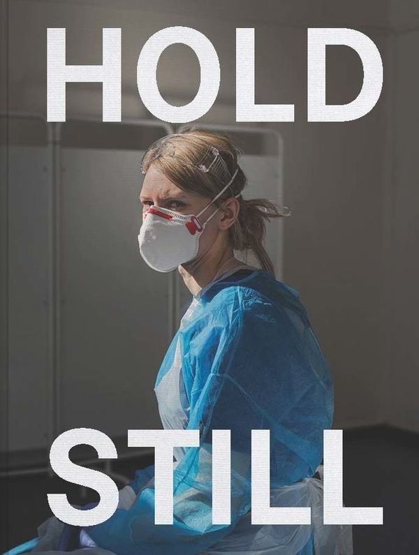 Бумажная книга «Hold Still. A Portrait of our Nation in 2020» - фото №1