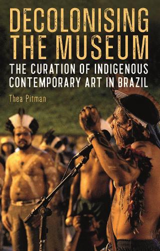 Бумажная книга «Decolonising the Museum: The Curation of Indigenous Contemporary Art in Brazil», автор Теа Питман - фото №1