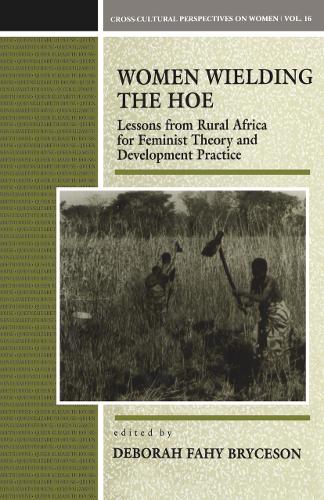 Бумажная книга «Women Wielding the Hoe: Lessons from Rural Africa for Feminist Theory and Development Practice» - фото №1