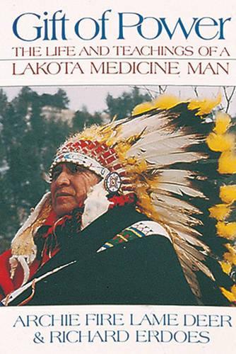 Бумажная книга «Gift of Power: The Life and Teachings of a Lakota Medicine Man», авторов Арчи Файр Лейм Дир, Ричард Эрдос - фото №1