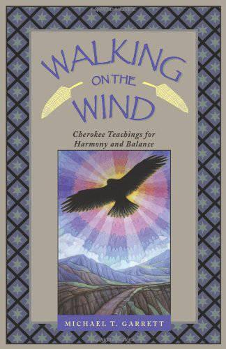 Бумажная книга «Walking on the Wind: Cherokee Teachings for Harmony and Balance», автор Майкл Гарретт - фото №1