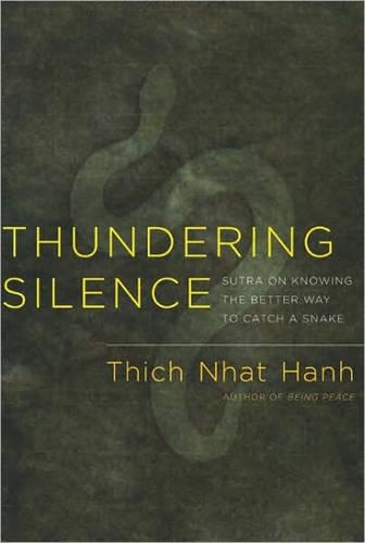 Паперова книга «Thundering Silence: Sutra on Knowing the Better Way to Catch a Snake», автор Тхіч Нхат Хань - фото №1