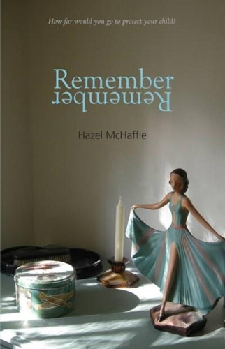 Паперова книга «Remember Remember», автор Хейзел Макхаффі - фото №1