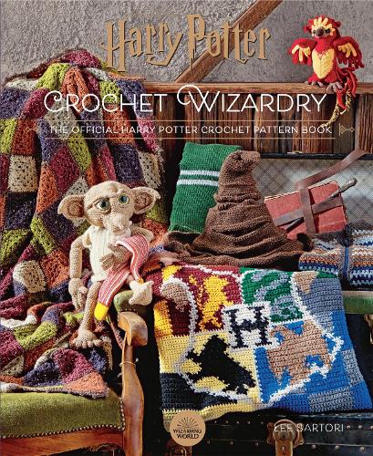 Паперова книга «Harry Potter Crochet Wizardry. The Official Harry Potter Crochet Pattern Book», автор Лі Сарторі - фото №1