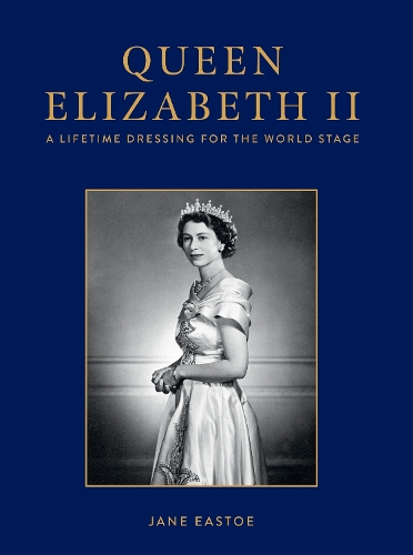 Бумажная книга «Queen Elizabeth II: A Lifetime Dressing for the World Stage», автор Джейн Исто - фото №1