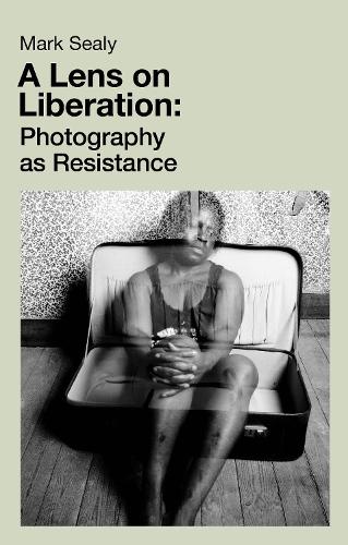 Паперова книга «A Lens on Liberation : Photography as Resistance», автор Марк Сілі - фото №1