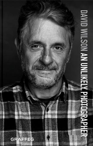 Бумажная книга «An Unlikely Photographer» - фото №1