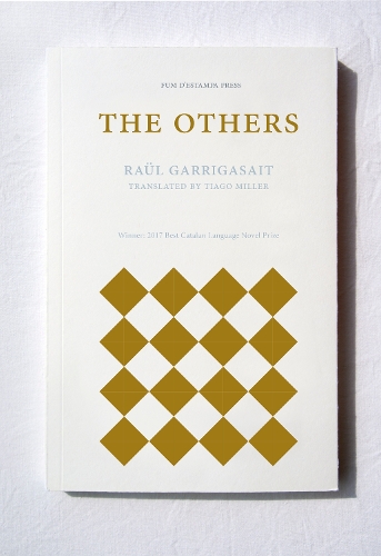 Бумажная книга «The Others», автор Рауль Гарригасаит - фото №1