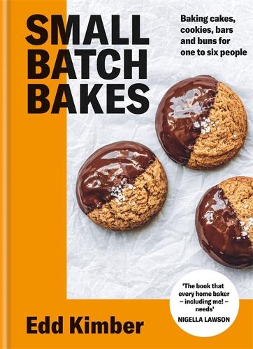 Бумажная книга «Small Batch Bakes: Baking cakes, cookies, bars and buns for one to six people», автор Эдд Кимбер - фото №1