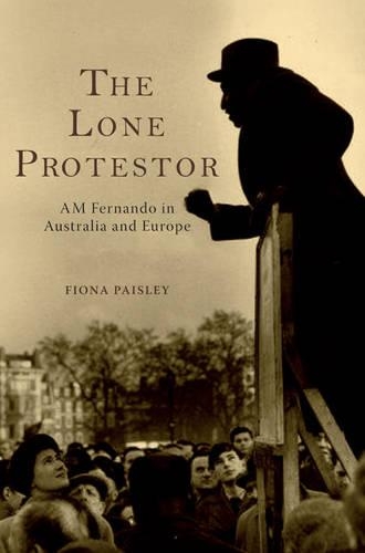 Паперова книга «The Lone Protestor», автор Фіона Пейслі - фото №1