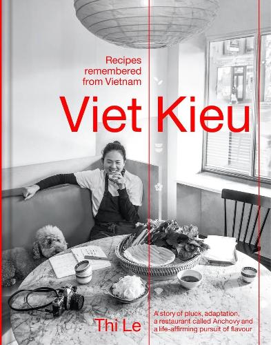 [object Object] «Viet Kieu | Recipes remembered from Vietnam: A story of pluck, adaptation, a restaurant called Anchovy and a life-affirming pursuit of flavour», авторів Джа-Єн Лі, Тхі Ле - фото №1