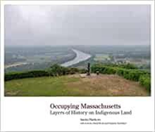 Бумажная книга «Occupying Massachusetts: Layers of History on Indigenous Land», автор Сандра Мэтьюс - фото №1
