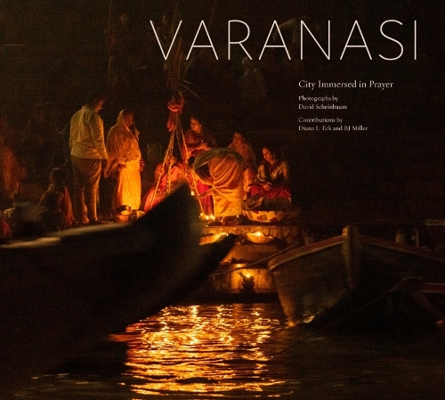 Паперова книга «Varanasi: City Immersed in Prayer», автор Девід Шейнбаум - фото №1