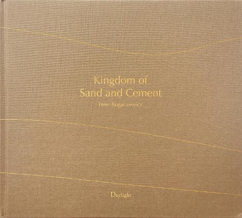 Бумажная книга «Kingdom of Sand and Cement: The Shifting Cultural Landscape of Saudi Arabia», автор Петер Богачевич - фото №1