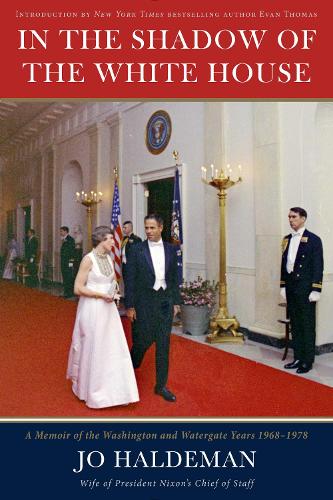 Бумажная книга «In the Shadow of the White House: A Memoir of the Washington and Watergate Years, 1968-1978», автор Джо Холдеман - фото №1