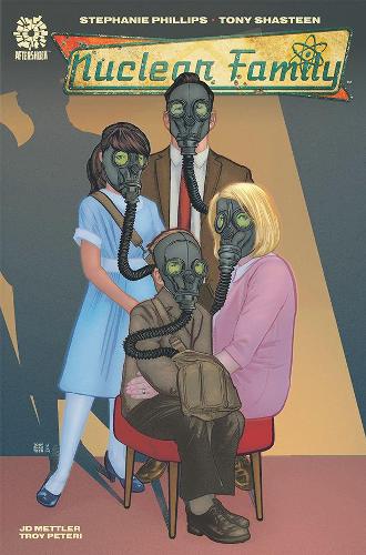 Бумажная книга «NUCLEAR FAMILY», автор Стефани Филлипс - фото №1