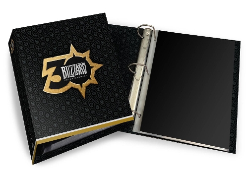 Бумажная книга «The Blizzard 30th Anniversary Pin Portfolio Binder W/Exclusive Pin», автор Blizzard Entertainment - фото №1