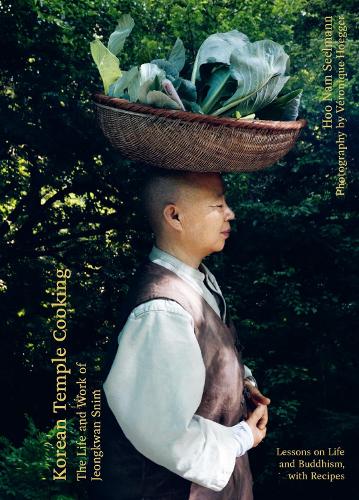 Бумажная книга «Korean Temple Cooking: Lessons on Life and Buddhism, with Recipes, the Life and Work of Jeongkwan Snim», автор Ху Нам Сельман - фото №1