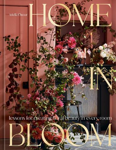 Бумажная книга «Home in Bloom: Lessons for Creating Floral Beauty in Every Room», авторов Ариэлла Чезар, Джули Майклс - фото №1