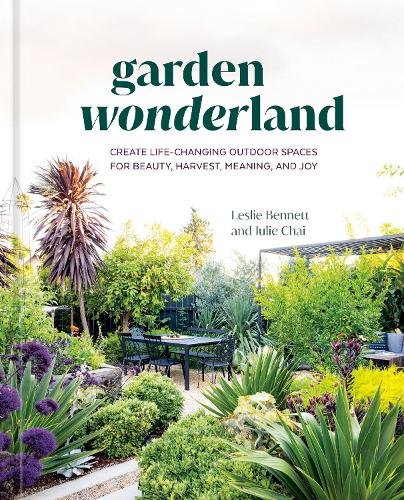 Бумажная книга «Garden Wonderland: Create Life-Changing Outdoor Spaces for Beauty, Harvest, Meaning, and Joy», авторов Джули Чай, Лесли Беннетт - фото №1