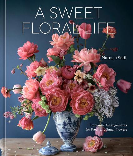 Бумажная книга «A Sweet Floral Life: Romantic Arrangements for Fresh and Sugar Flowers», автор Наташа Сади - фото №1