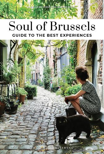 Бумажная книга «Soul of Brussels Guide: 30 unforgettable experiences that capture the soul of Brussels», авторов Эллисон Мишель, Изабель де Панж - фото №1
