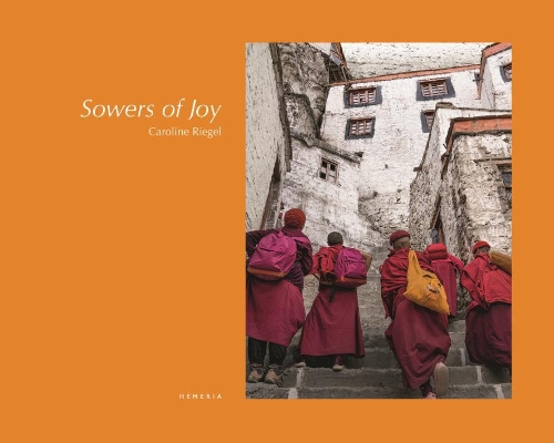 Бумажная книга «The Sowers of Joy», авторов Кэролайн Ригель, Маттье Рикард - фото №1